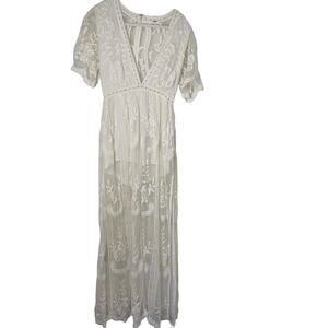 NWOT Honey Punch White embroidered Lace romper with Maxi lace overlay - M